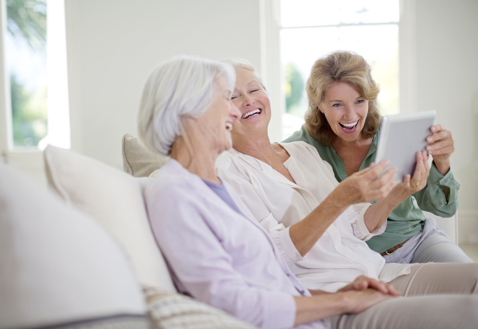 Read more about the article Women’s Hair Loss: Causes & Best Treatments in 2025